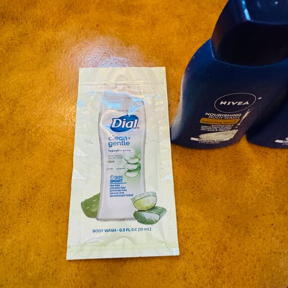NIVEA Travel Nourishing 1.7 oz. Body Wash NEW 3 & DIAL Hypoallergenic Aloe Wash - Picture 2 of 3